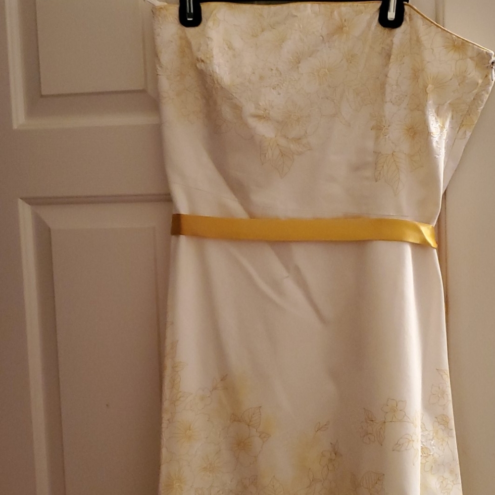 Dress - Picture 8 of 9